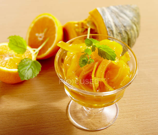 Abóbora em conserva com vinagre de laranja e limão — Fotografia de Stock
