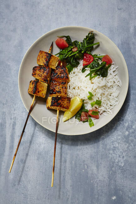 Close-up shot of delicious Tofu skewers with rice — Stock Photo