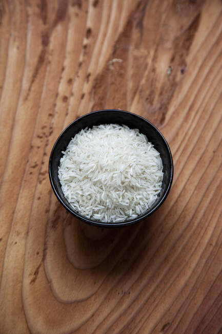 Un tazón de arroz basmati - foto de stock