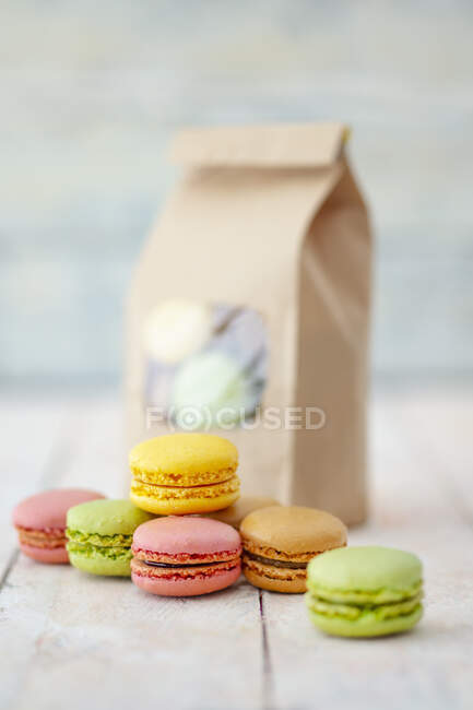 Macaroons as a gift — Stock Photo