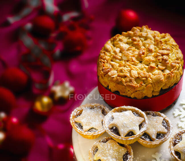 Christmas Cake and Mince Pies — Stock Photo