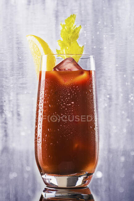 A Bloody Mary with ice cream and celery - foto de stock