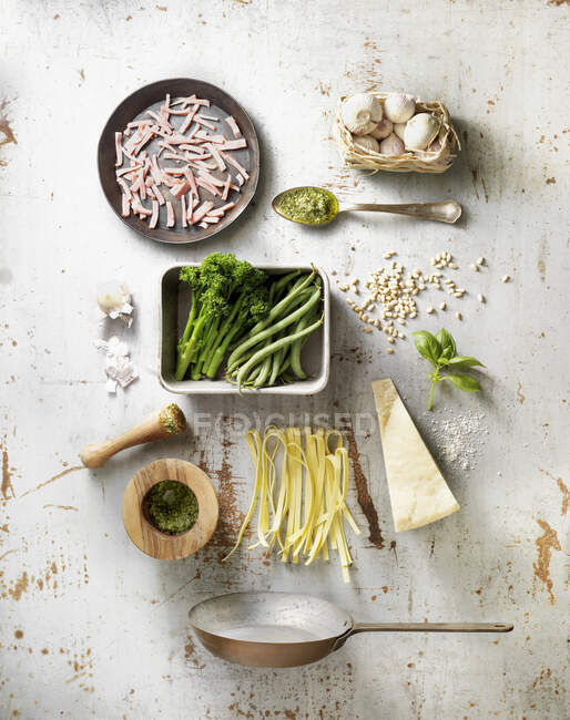 Ingredients for making tagliatelle with broccoli and ham — Stock Photo