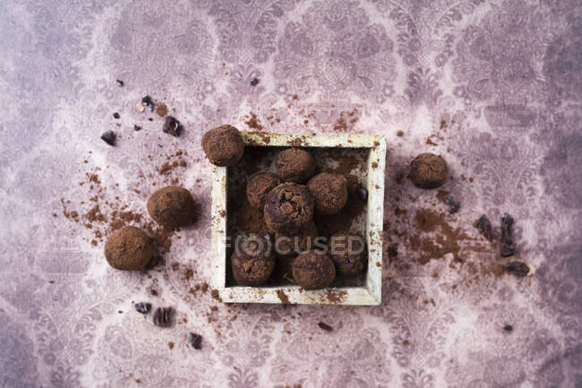 Chocolate truffles with cocoa nibs — Stock Photo