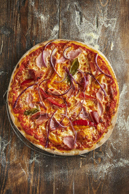 Pizza Jazz with bell pepper and red onions — Stock Photo