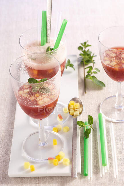 Sangria 'Andaluz' made with red wine, brandy, champagne and fruit pieces — Stock Photo