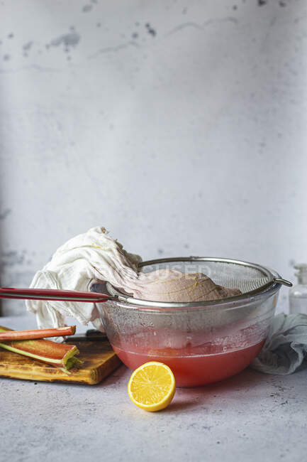 Rhubarb syrup in the making — Stock Photo