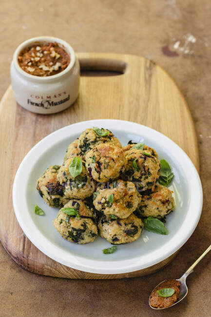 Halloumi and millet vegetarian meatballs, keftedes, red pepper and walnut dip — Stock Photo