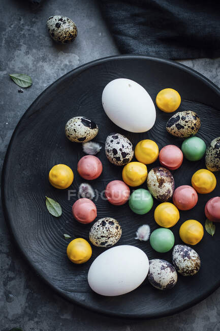Easter eggs with chocolate candies — Stock Photo