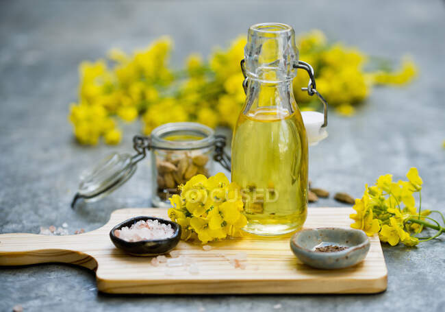 Close-up shot of delicious Rapeseed oil — Stock Photo