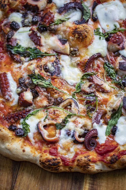 Close-up shot of delicious Grilled pizza with octopus — Stock Photo