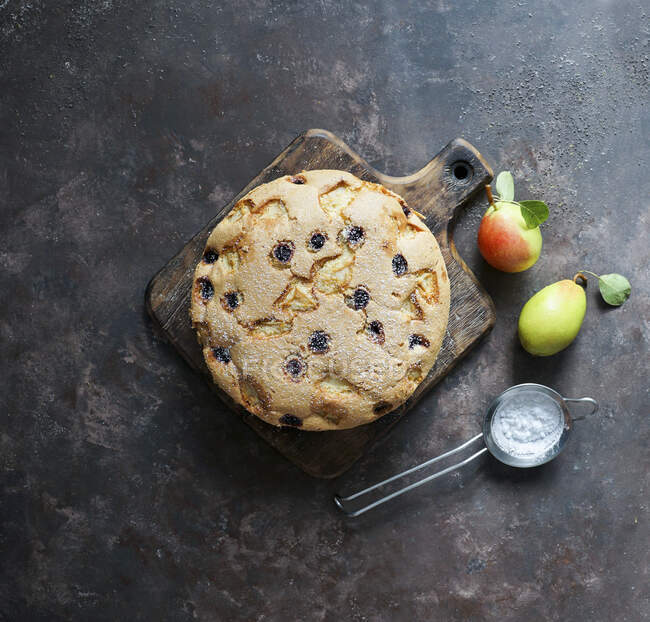 Gâteau aux poires aux raisins — Photo de stock