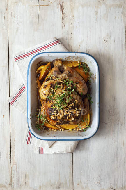 Roast Chicken with Orange Thyme and Peanuts in ceramic tin — Stock Photo