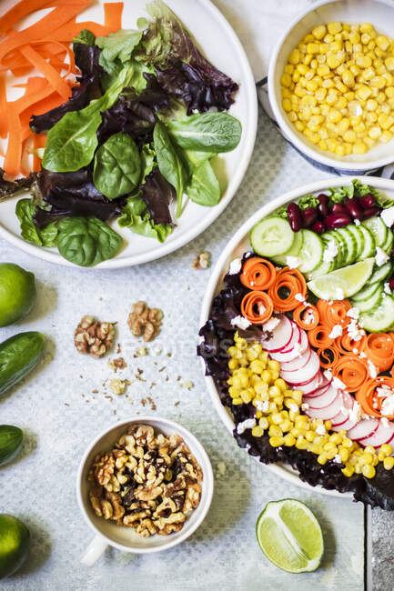 Rainbow salad with walnuts and feta cheese — Stock Photo