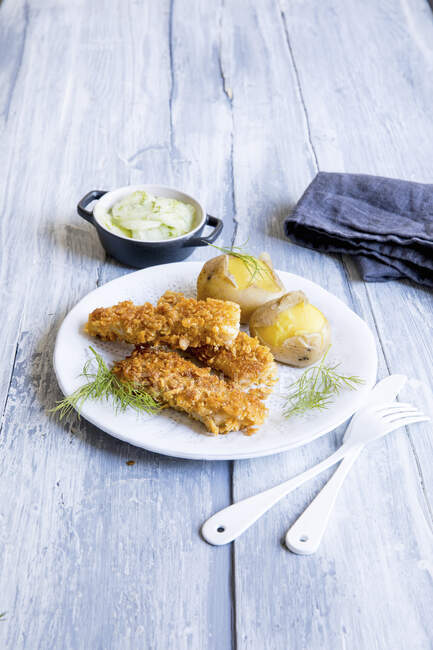 Homemade fish fingers with jacket potatoes — Stock Photo