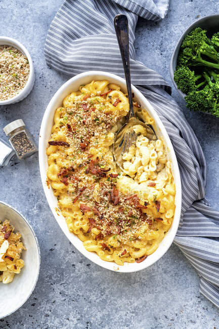 Mac and cheese with bacon, USA — Stock Photo