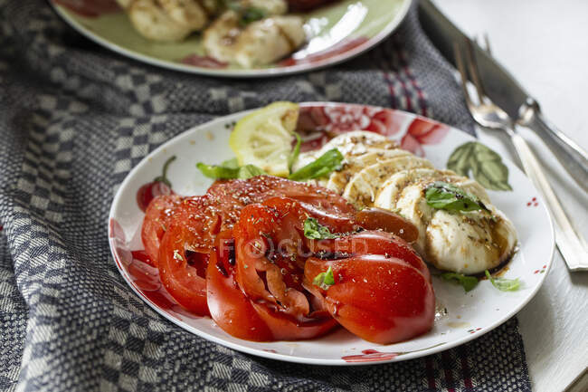 Caprese: tomatoes with mozzarella and basil — Stock Photo