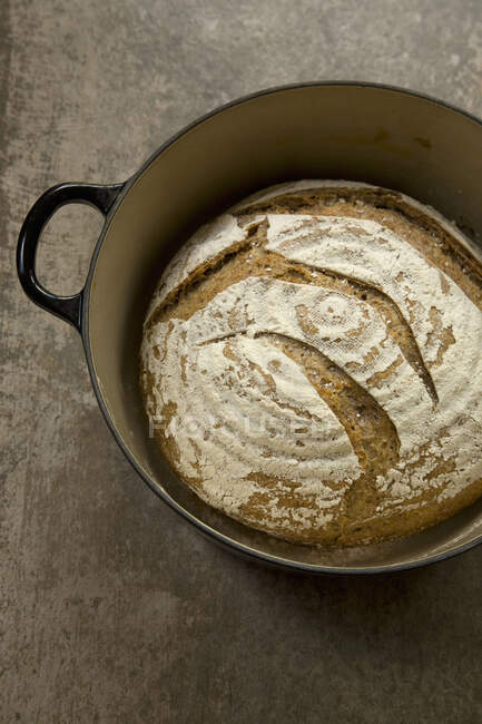 Close-up shot of delicious Sourdough bread in black pan — Stock Photo