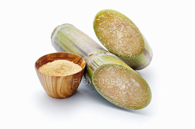 Close-up de deliciosa cana de açúcar e açúcar mascavo — Fotografia de Stock