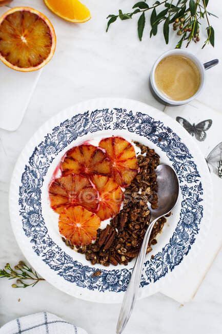 Espresso and chocolate granola bowl with yoghurt and blood oranges — Stock Photo
