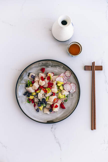 Nahaufnahme köstlicher asiatischer Ceviche mit Mirin — Stockfoto