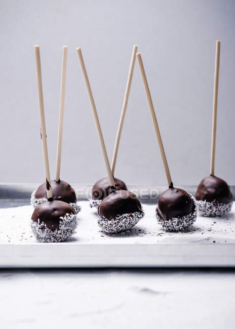 Vegan cakepops with rice milk chocolate and grated coconut — Stock Photo