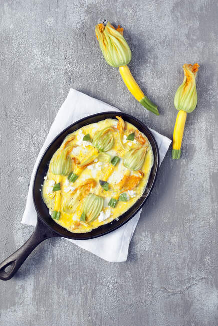 Zucchini blossom omelette with feta cheese — Stock Photo