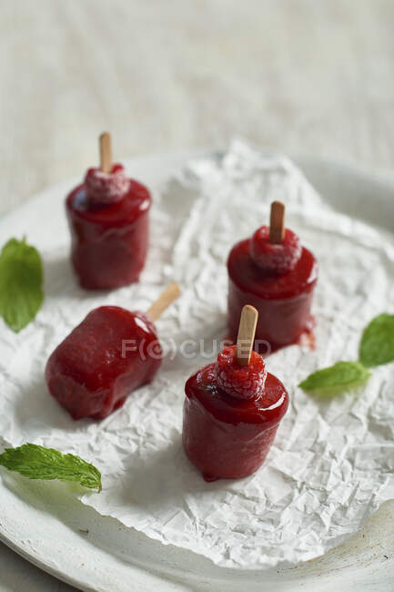 Raspberries ice cream pops with mint leaves — Stock Photo