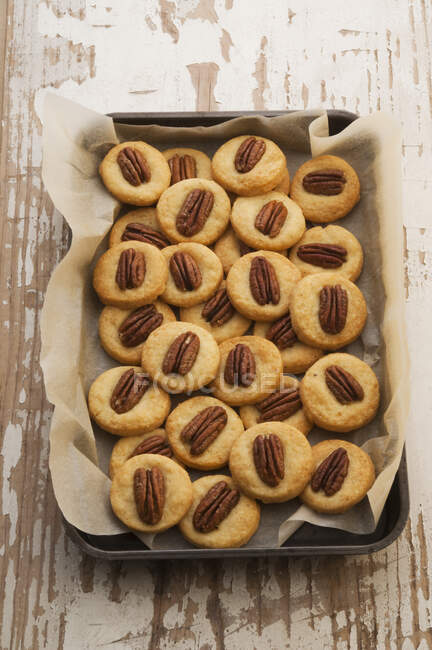 Pecan and cheese biscuits on baking paper in tin — Stock Photo