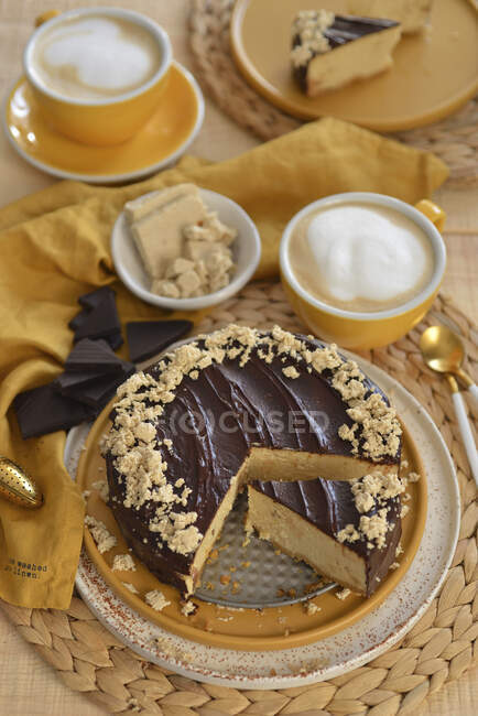 Close-up shot of delicious Cheesecake with chocolate — Stock Photo