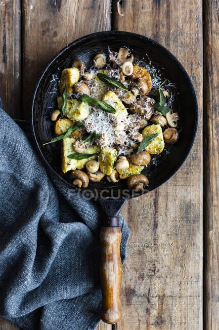 Fried ricotta gnocchi with mushrooms — Fotografia de Stock