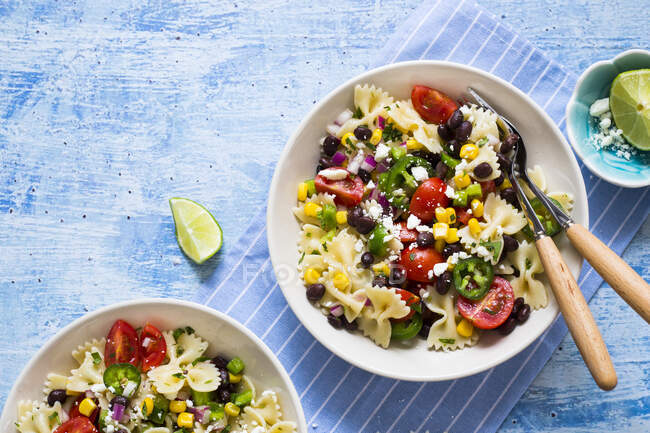 Mexican like pasta salad with vegetables and corn — Stock Photo