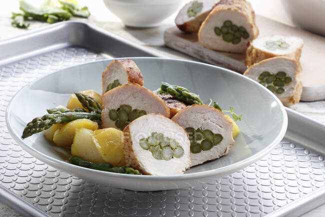 Chicken breast stuffed with green asparagus — Stock Photo