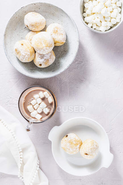 Close-up shot of delicious Donuts with hot marshmallow chocolate — Stock Photo