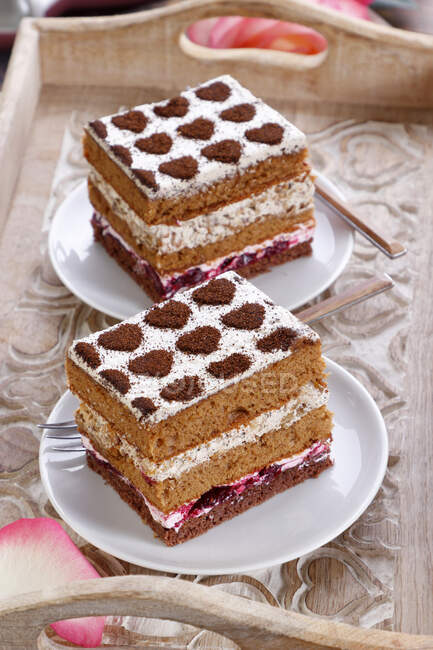 Nutty - coffee cake with coffee hearts — Foto stock