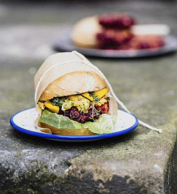 Burger with avocado, cress and beetroot — Stock Photo
