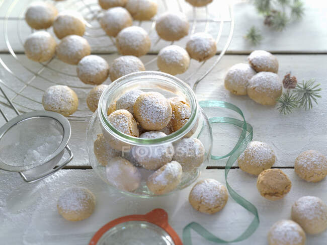 Spiced almond bites for Christmas — Stock Photo