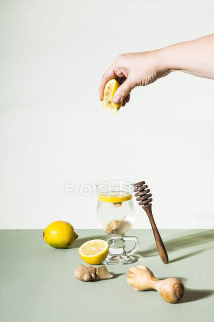 Lemon ginger water, closeup — Stock Photo