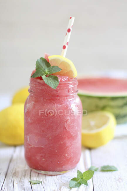 Wassermelonen-Matsch in einem Schraubglas — Stockfoto