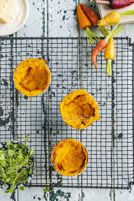 Pumpkin and carrot on a plate — Stock Photo