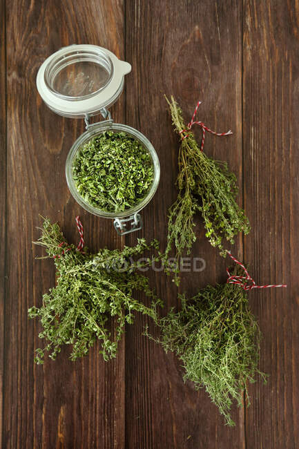 Dried aromatic herbs: thyme lemon thyme and Greek basil — Stock Photo