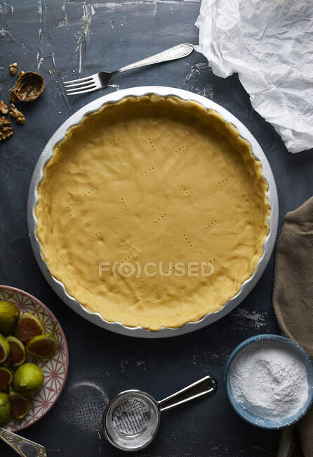 Primo piano di deliziosa pasta crostata pronta per la cottura — Foto stock