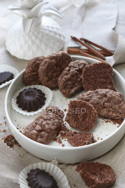 Gluten-free biscuits with cocoa and shaped chocolate pieces — Stock Photo