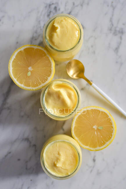 Primo piano colpo di deliziosa cagliata di limone — Foto stock