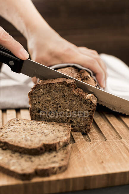 Home-baked wholegrain bread cut into slices — Stock Photo