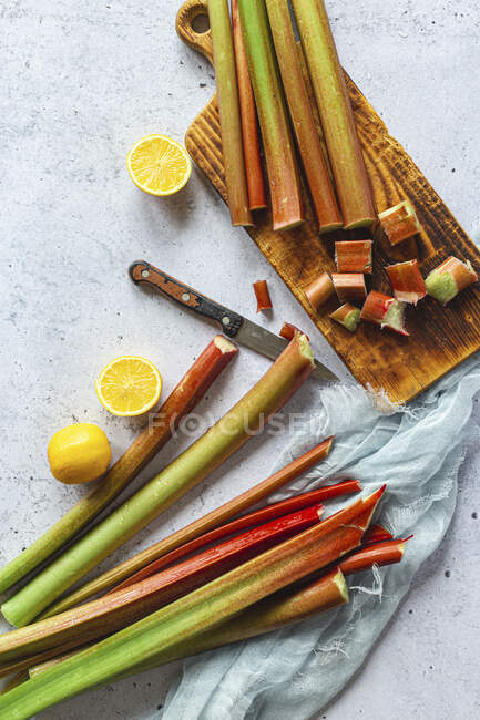Rhubarb and lemon from above — Stock Photo