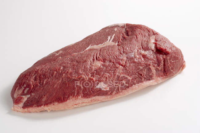 Rohes Rindfleisch mit fettem Rand — Stockfoto