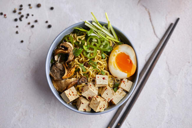 Ramen noodle soup with chili tofu, mushrooms and ajitama ramen egg — Stock Photo
