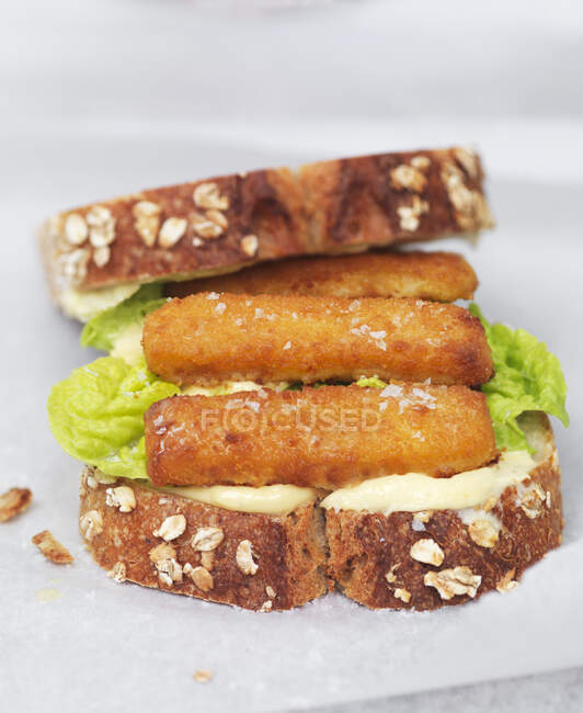 Close-up shot of delicious Open fish finger sandwich — Stock Photo