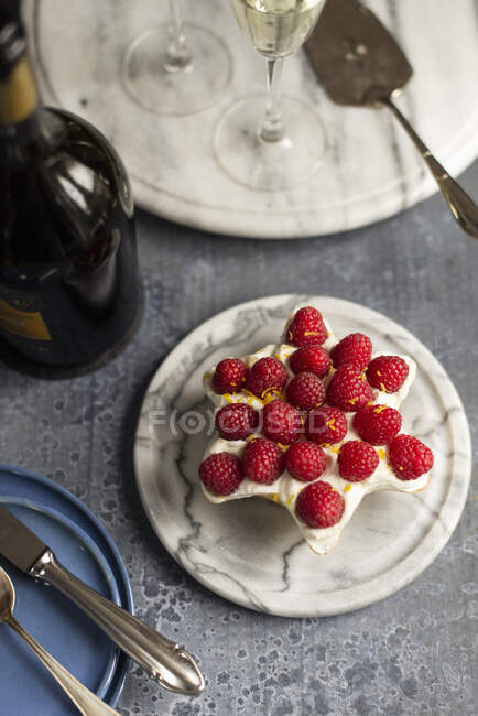 Зоряний торт у формі рикотти з малиною — стокове фото